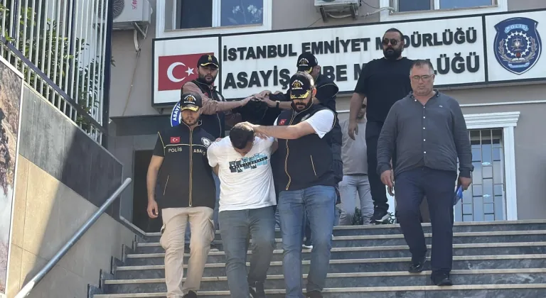 İstanbul'da turistlere yönelik yankesicilik yapan suç örgütüne operasyonda yakalanan 26 şüpheli adliyede
