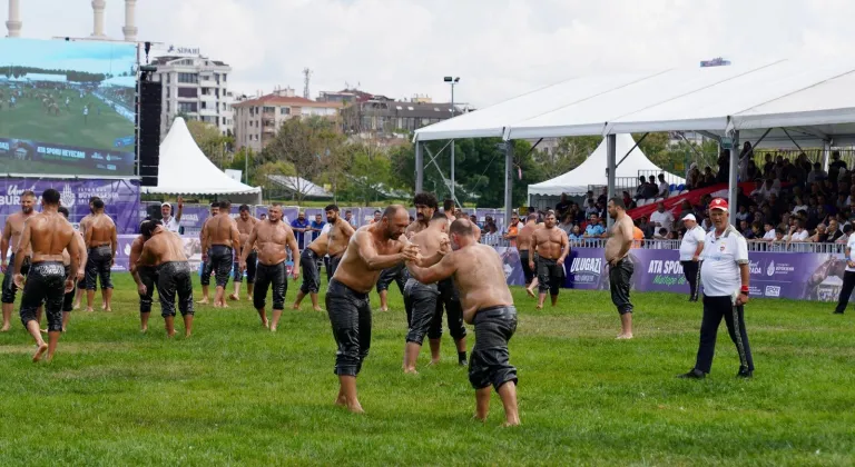 İstanbul'da Ulugazi Yağlı Güreş Festivali düzenlendi