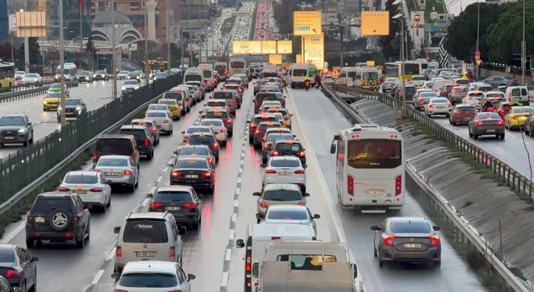 İstanbul'un Anadolu Yakası'nda trafik yoğunluğu yüzde 90'a ulaştı