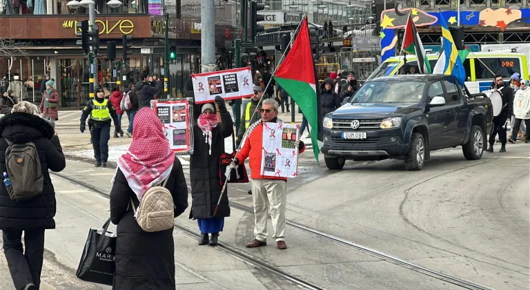 İsveç'te, İsrail'in Gazze'ye saldırıları ve yardım girişini kısıtlaması protesto edildi