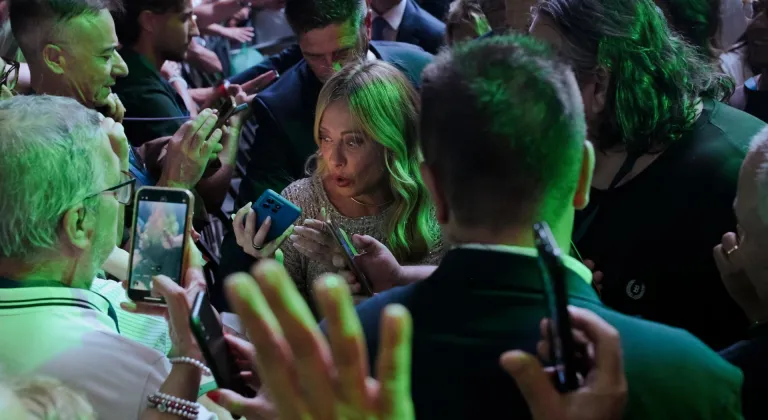 İtalya Başbakanı Meloni, hükümetinin ülkenin en uzun ömürlü iktidarı olmasını kutladı: