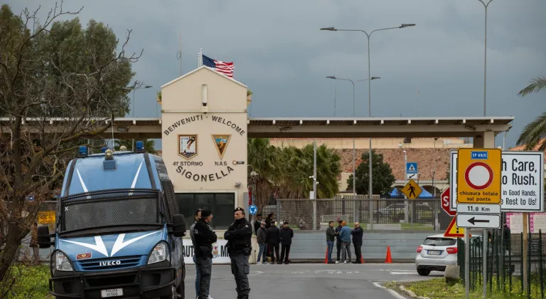İtalya'daki ABD üssü yakınlarında protesto düzenlendi