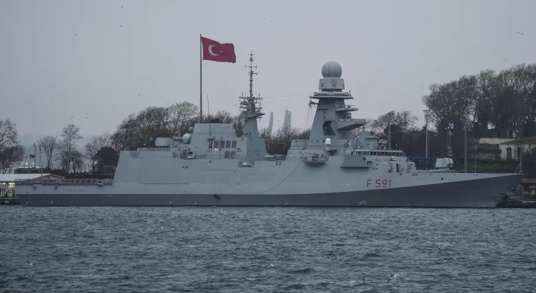 İtalyan fırkateyninden NATO Daimi Deniz Görev Grubu-2 kapsamında İstanbul'a liman ziyareti