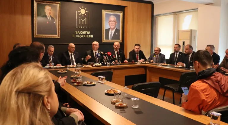 İYİ Parti Genel Başkan Yardımcısı Usta, Sakarya'da basın toplantısı düzenledi