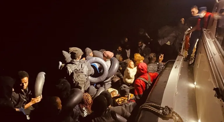 İzmir açıklarında 43 düzensiz göçmen yakalandı