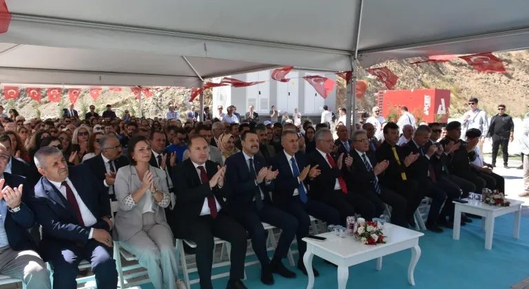 İzmir Demokrasi Üniversitesi "sağlık binası"na kavuştu