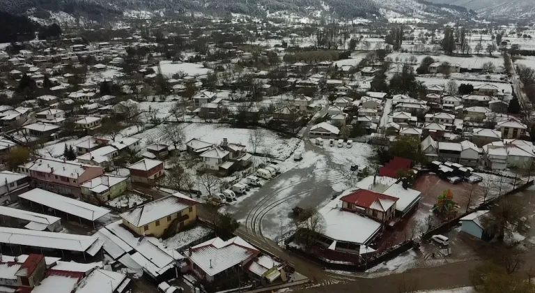 İzmir Ödemiş'te kar yağışı etkili oldu