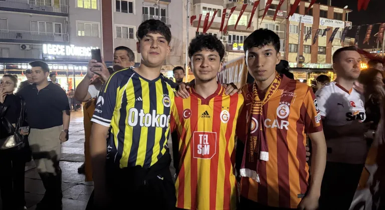 İzmir ve çevre illerde Galatasaray'ın şampiyonluğu kutlanıyor