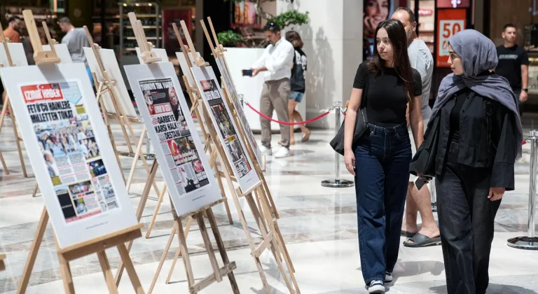 İzmir'de "15 Temmuz Manşetleri Gazetecilik Atölyesi Sergisi" açıldı