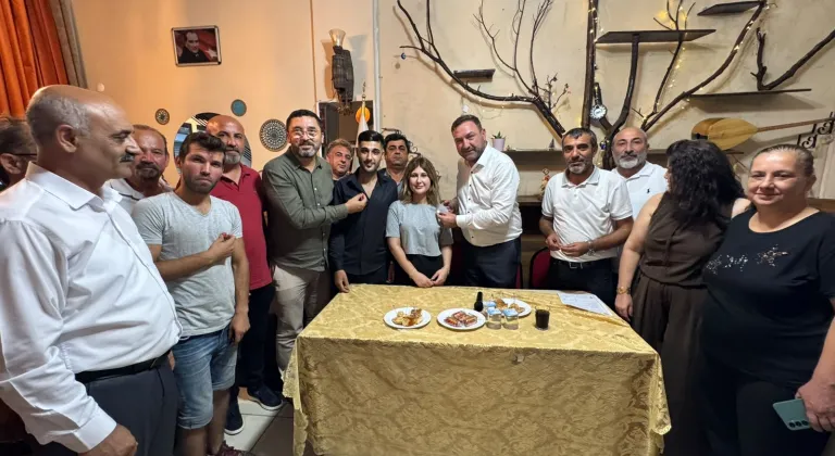İzmir'de 200 kişi CHP'ye üye oldu