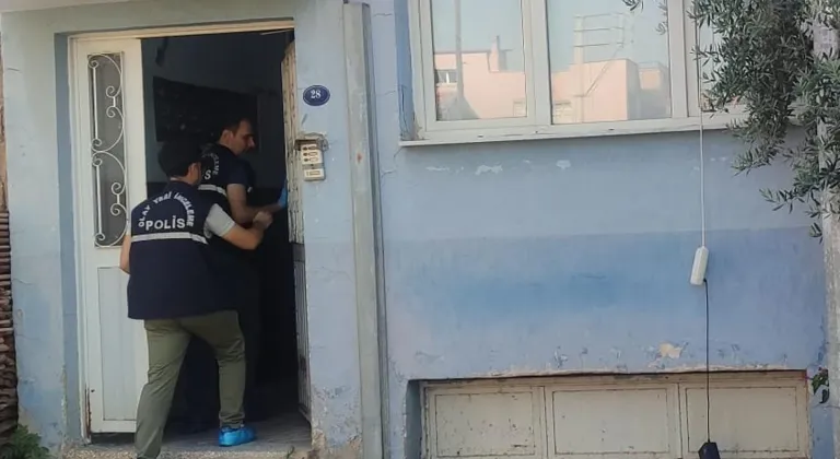 İzmir'de bir kişi, tartıştığı arkadaşını bıçakla öldürdü