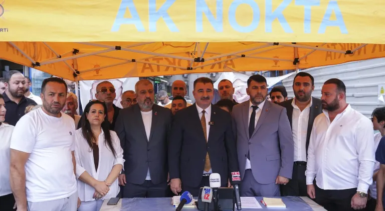 İzmir'de CHP ve diğer partilerden 500 kişi AK Parti'ye katıldı