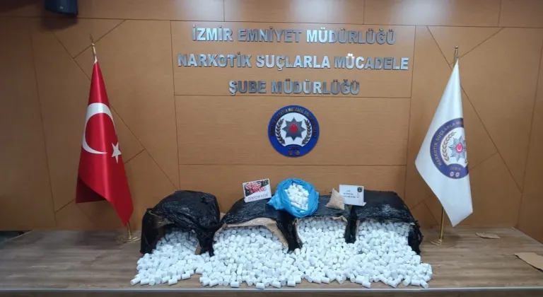 İzmir'de çok miktarda uyuşturucu sokak satıcılarına dağıtılmadan ele geçirildi
