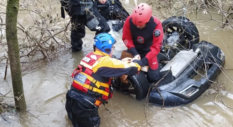 İzmir'de dere yatağına düşen otomobildeki 2 kız kardeşin ölümüne ilişkin sürücü tutuklandı
