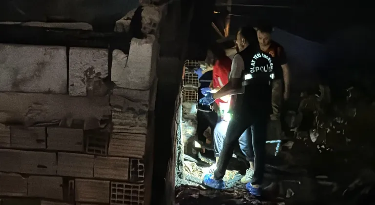 İzmir'de evde çıkan yangında 4 yaşındaki çocuk ile anneannesi öldü