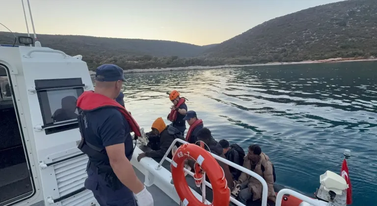 İzmir'de koyda 30 düzensiz göçmen yakalandı