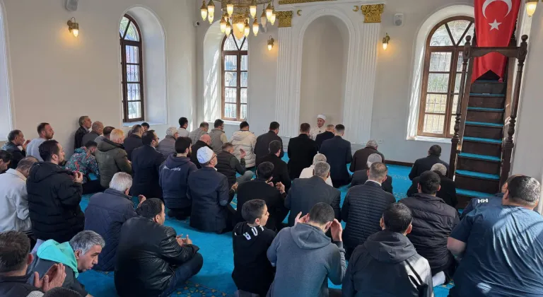 İzmir'de restore edilen 132 yıllık Asmalı Mescit ibadete açıldı