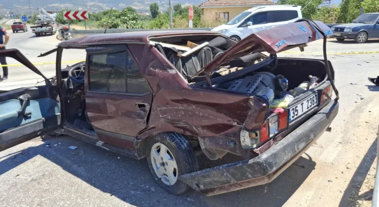 İzmir'de su tankeri ile çarpışan otomobilin sürücüsü ağır yaralandı