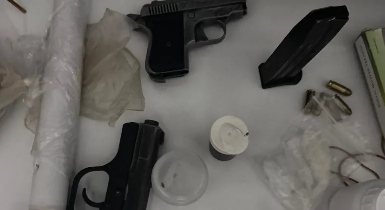 İzmir'de uyuşturucu operasyonlarında 10 zanlı tutuklandı