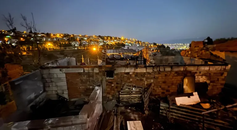 İzmir'deki ev yangınında ölen anneanne ile torunu toprağa verildi