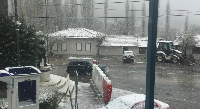 İzmir'in yüksek kesimlerine kar yağdı