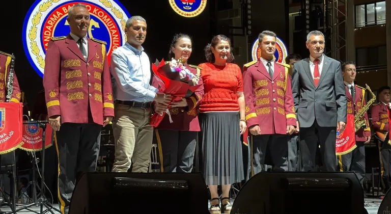 Jandarma Genel Komutanlığı Bandosu Afyonkarahisar'da konser verdi