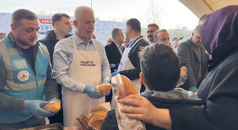 Kağıthane'de vatandaşlara balık ekmek ikram edildi