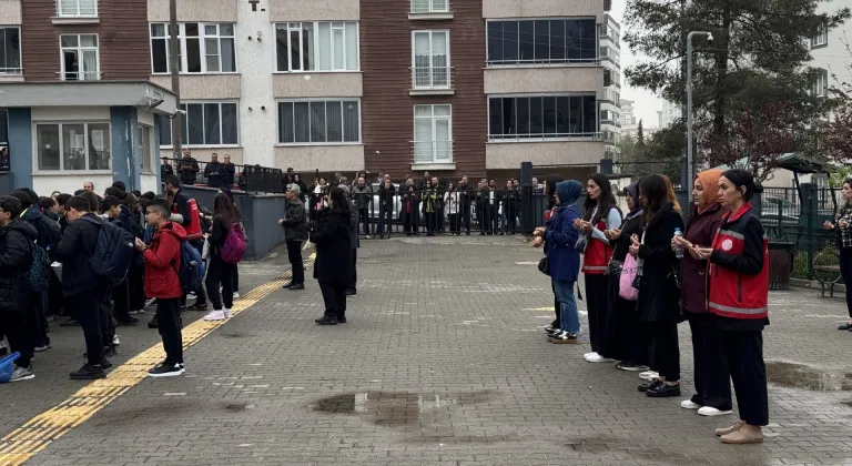 Kahramanmaraş'ta okul saldırısında hayatını kaybeden öğretmen ile öğrenciler anıldı