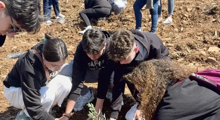 Kahramanmaraş'taki silahlı saldırıda hayatını kaybeden öğretmen ve öğrenciler için Muğla'da fidan dikildi