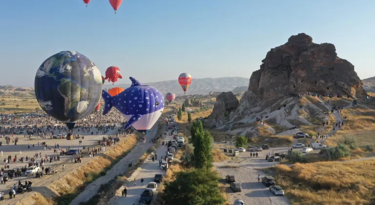 Kapadokya Balon Festivali, figürlü balonların gösteri uçuşuyla sona erdi