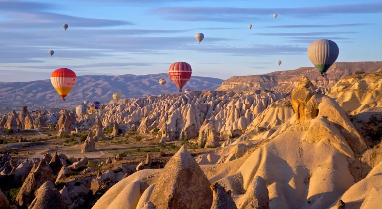Kapadokya’da rüzgar engel oldu: Balon turları üçüncü günde de iptal