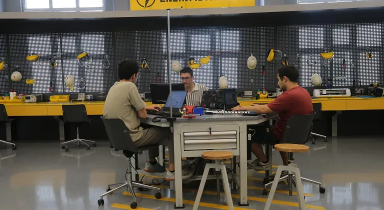 Karabük Üniversitesi öğrencileri, TEKNOFEST Elektronik Harp Yarışması'nda derece hedefliyor