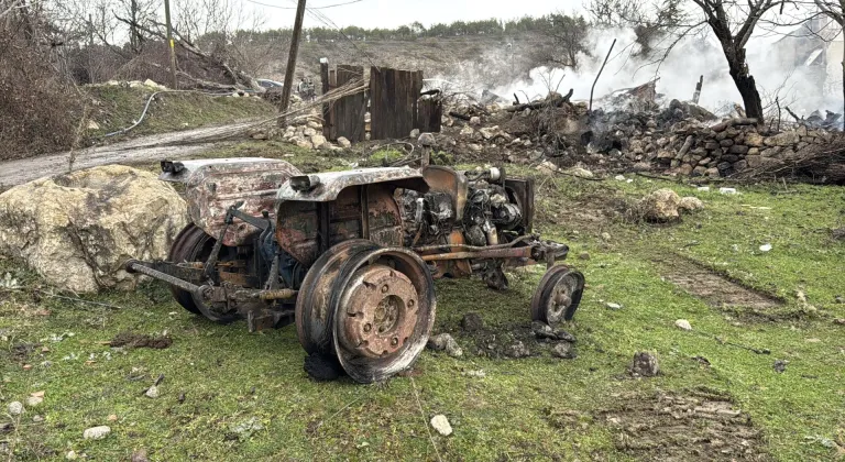 Karabük'te 4 ev ve ahır yandı