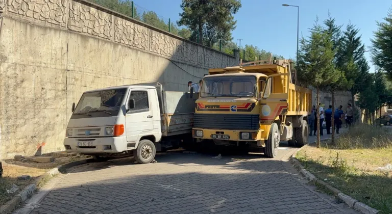 Karabük'te anne ve oğlunun site bahçesinde biriktirdiği çöpler temizlendi