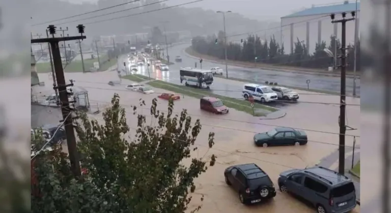 Karadeniz Ereğli’de sağanak yağış hayatı olumsuz etkiledi