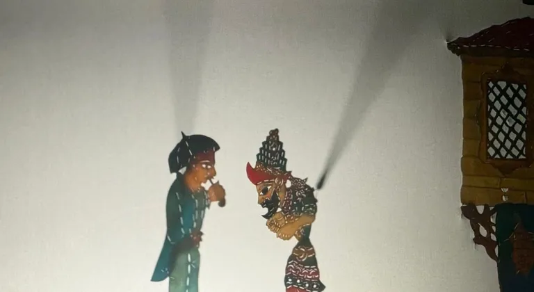 "Karagöz'e İş Ardına Düş" perde oyunu Bursa'da sahnelendi