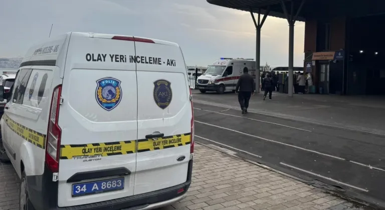 Karaköy İskelesi'nde denizde kadın cesedi bulundu