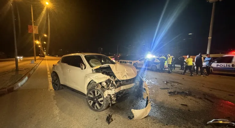 Karaman'da cip ile otomobilin çarpıştığı kazada 4 kişi yaralandı