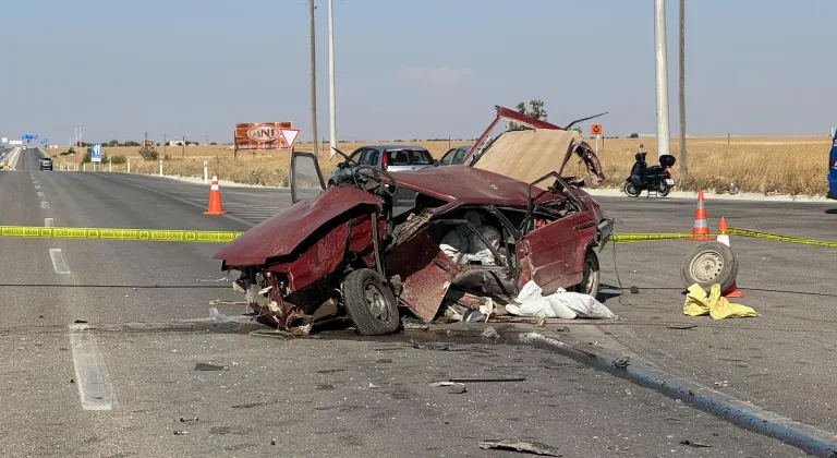 Karaman'da iki otomobilin çarpıştığı kazada 6 kişi yaralandı