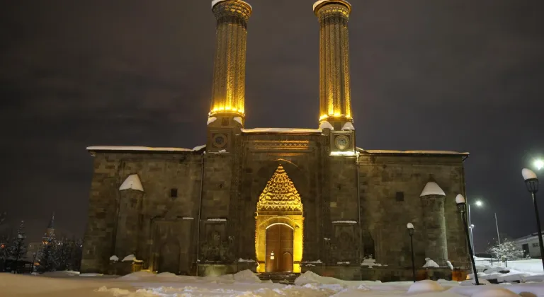 Karla kaplanan Erzurum havadan görüntülendi