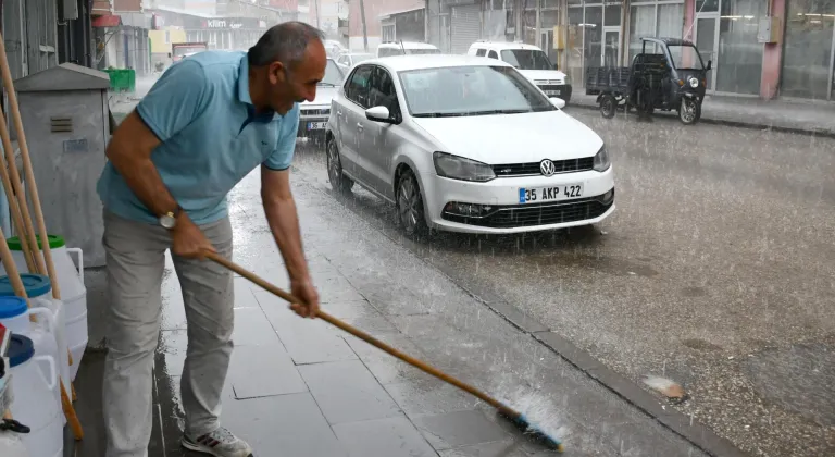 Kars'ta dolu ve sağanak etkili oldu