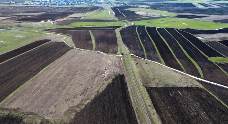 Kars'ta ekim yapılan tarım arazileri dronla görüntülendi