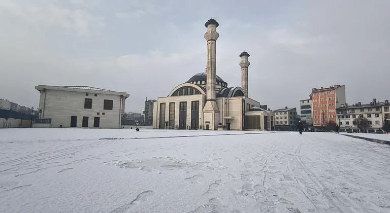 Kars'ta kar yağışı etkili oldu