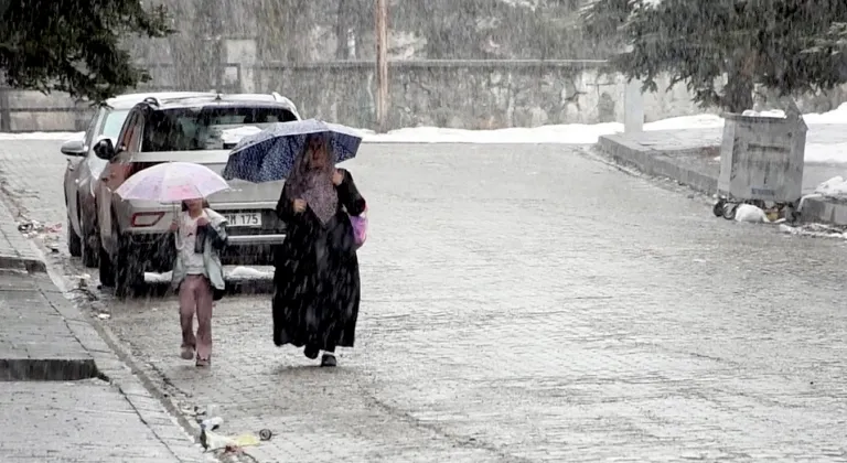 Kars'ta kar yağışı etkili oldu