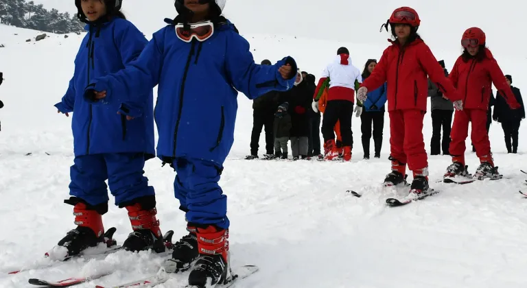 Kars'ta "Karın Yıldızları Sarıkamış'ta Projesi" ile 2 bin öğrenci kayakla tanıştı