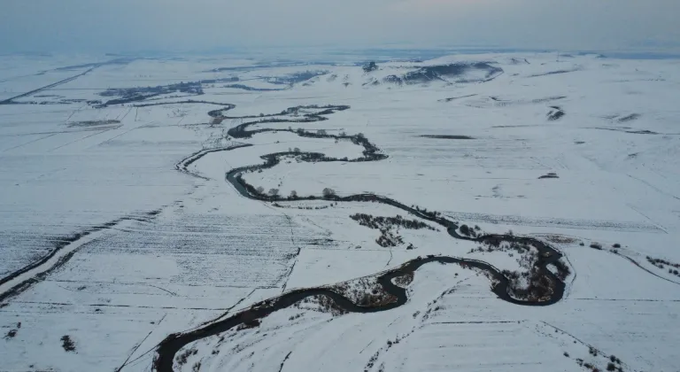 Kars'ta karla kaplanan menderesler dronla görüntülendi
