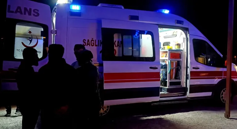 Kars'ta kolu patoz makinesine sıkışan kişi ağır yaralandı