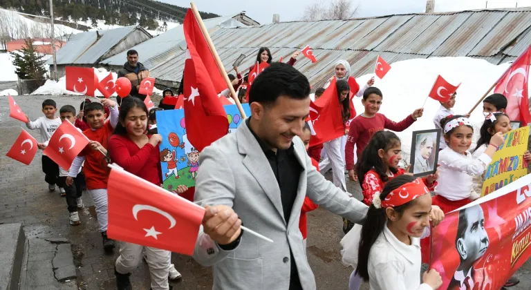 Kars'ta köy okulundaki öğrencilerden anlamlı ve duygusal 23 Nisan yürüyüşü