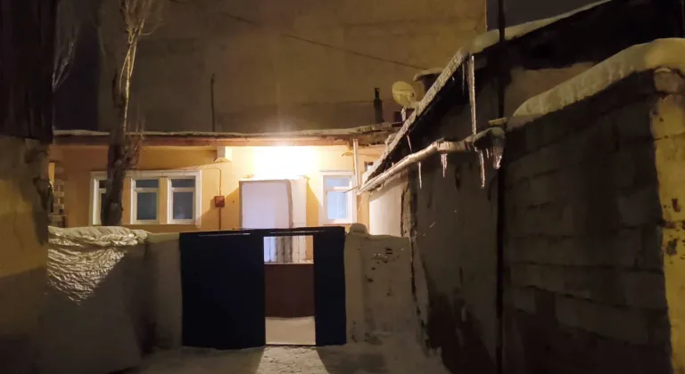 Kars'ta sobadan sızan gazdan etkilenen aynı aileden 4 kişi hastaneye kaldırıldı