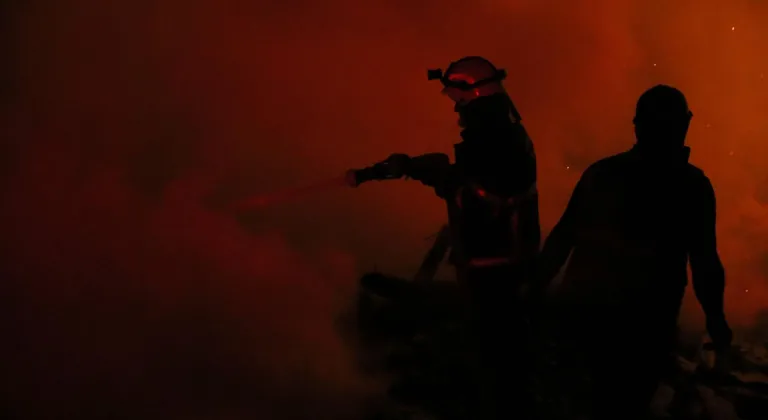 ⁠Kastamonu'da çıkan yangında 3 ev ve 2 samanlık zarar gördü